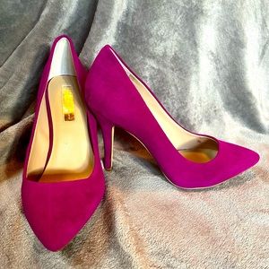 Gorgeous purple suede heels by Inc Size 7M Exclamation pre owned condition